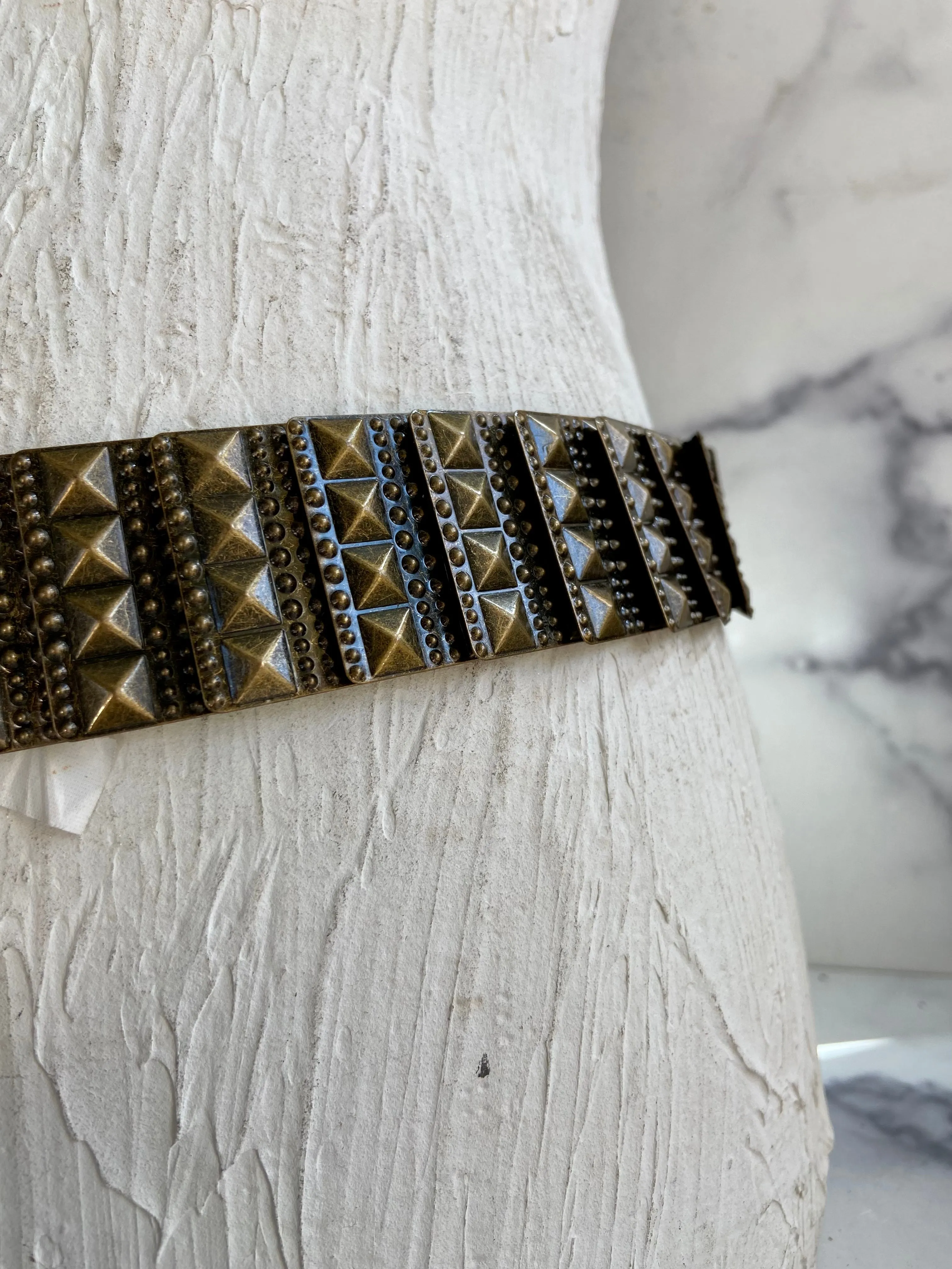 Elastic metal bronze belt