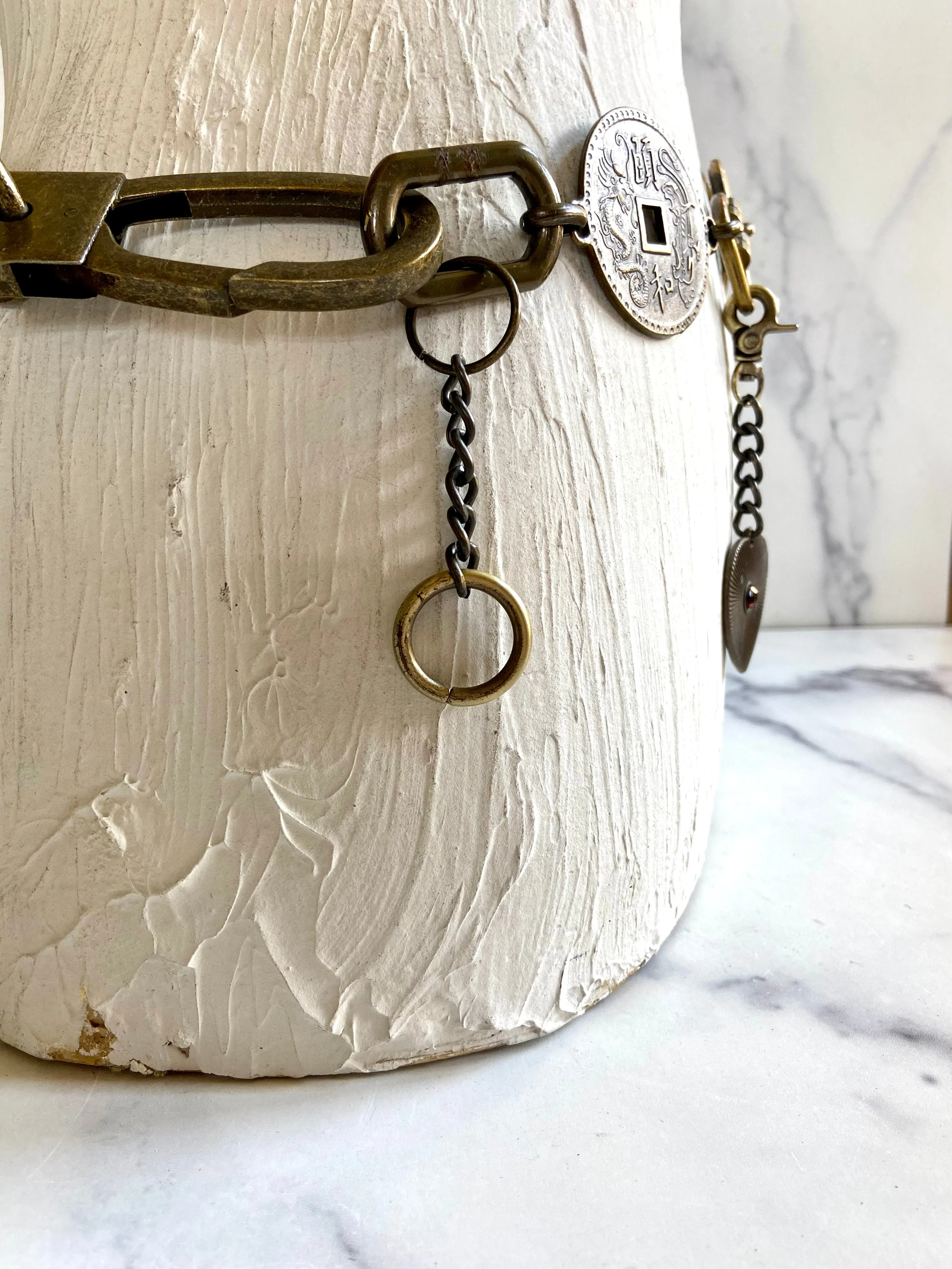 Heavy duty chunky chain belt