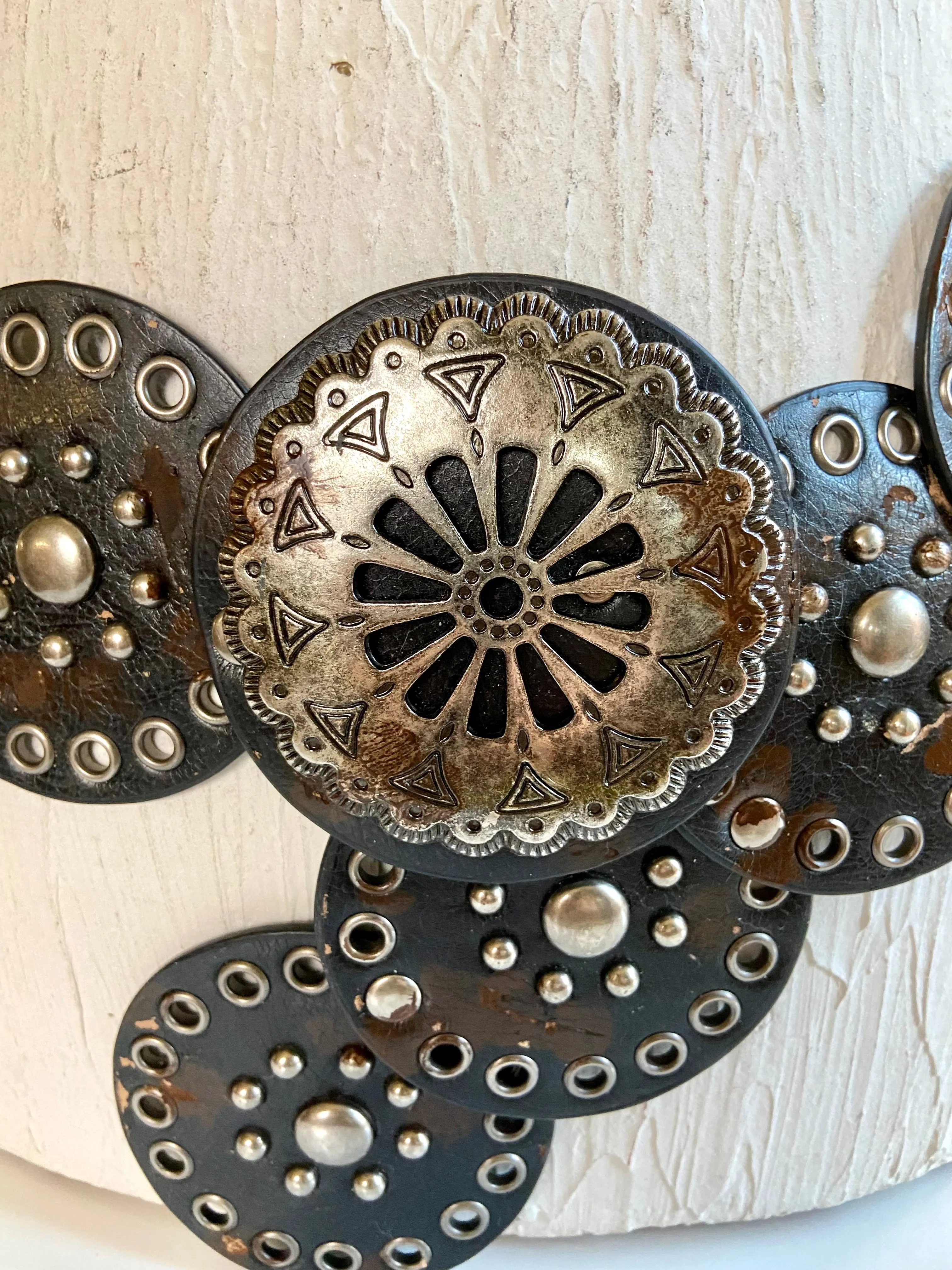 Leather circles belt