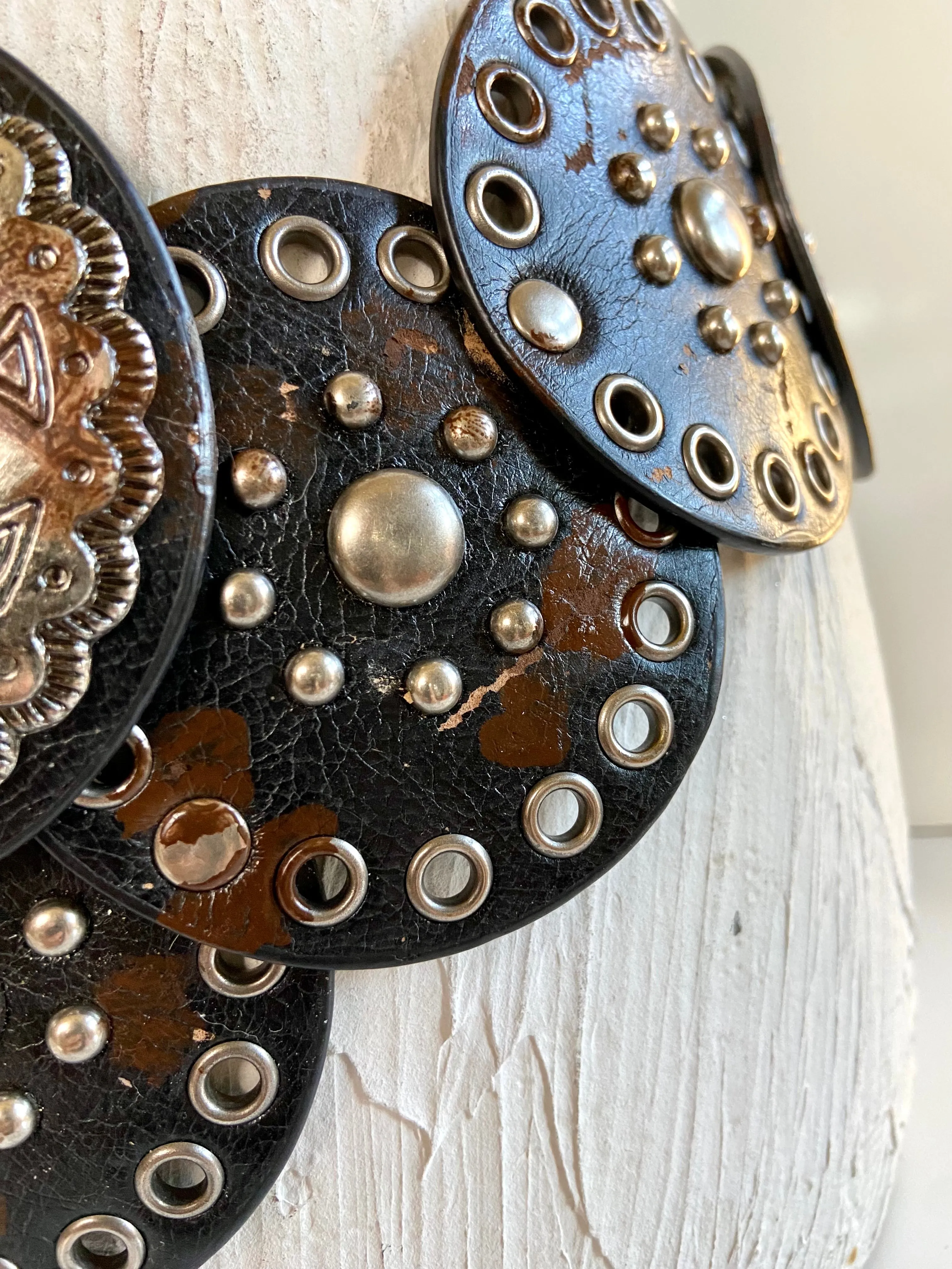 Leather circles belt