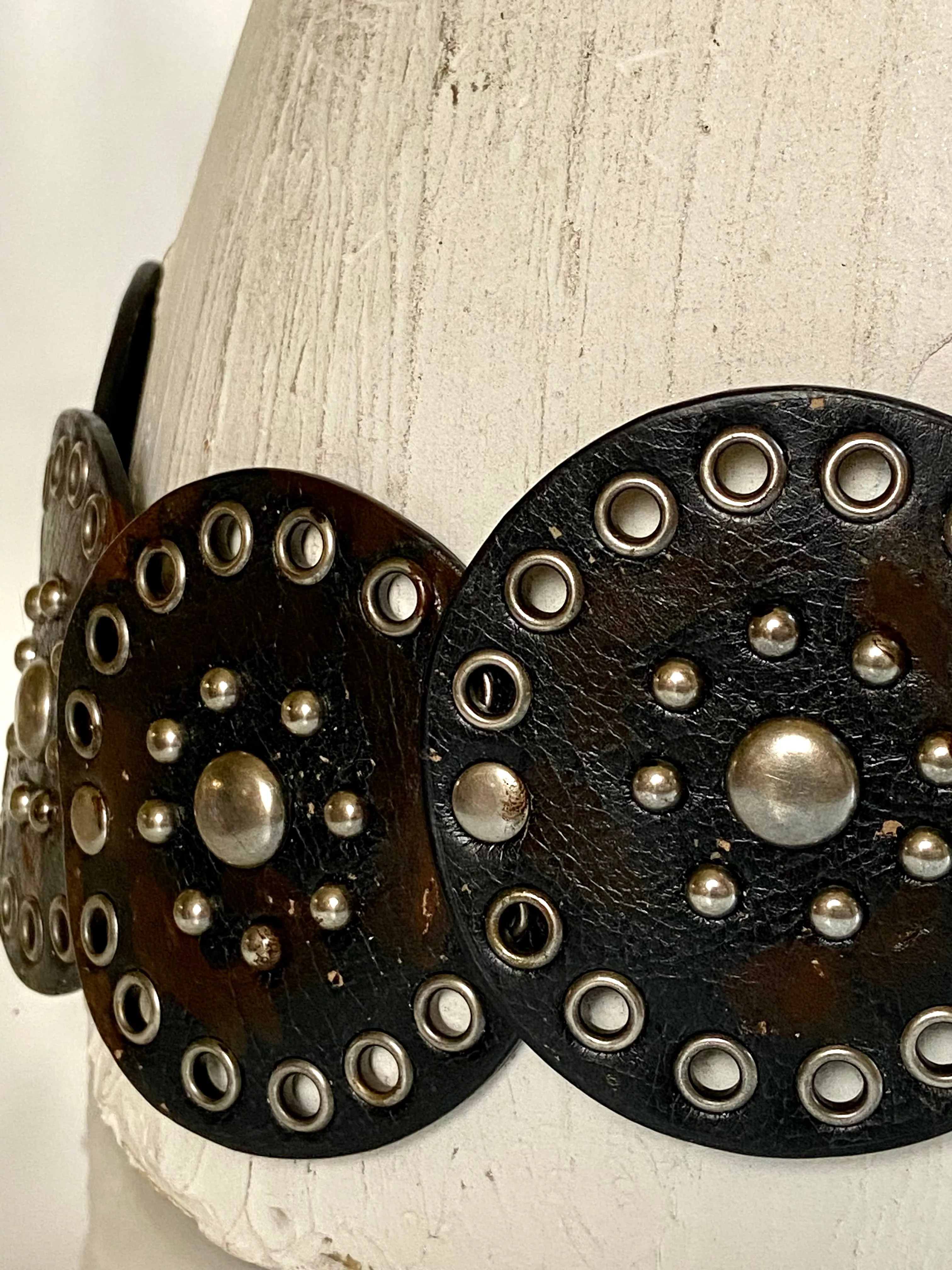 Leather circles belt