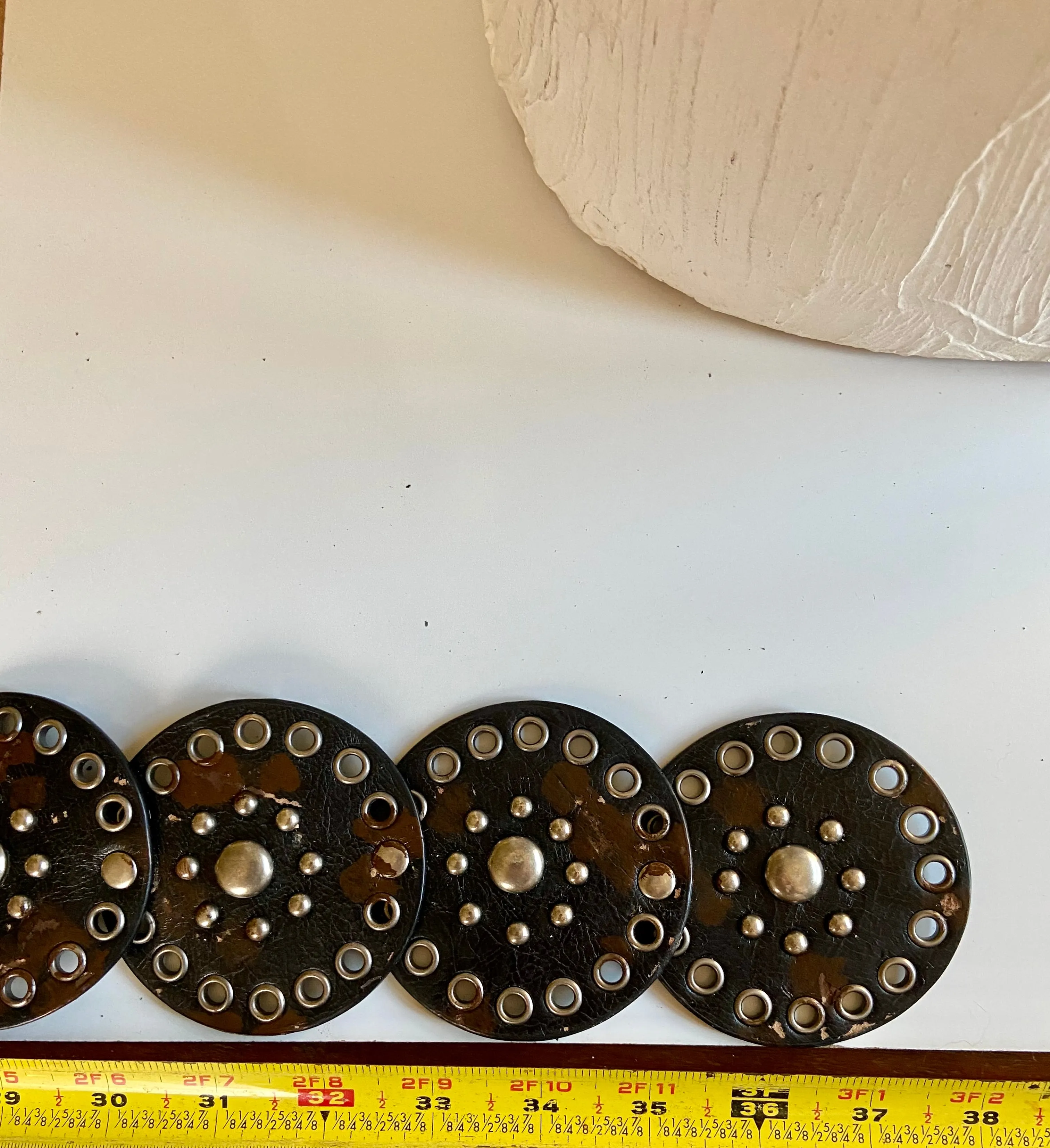Leather circles belt