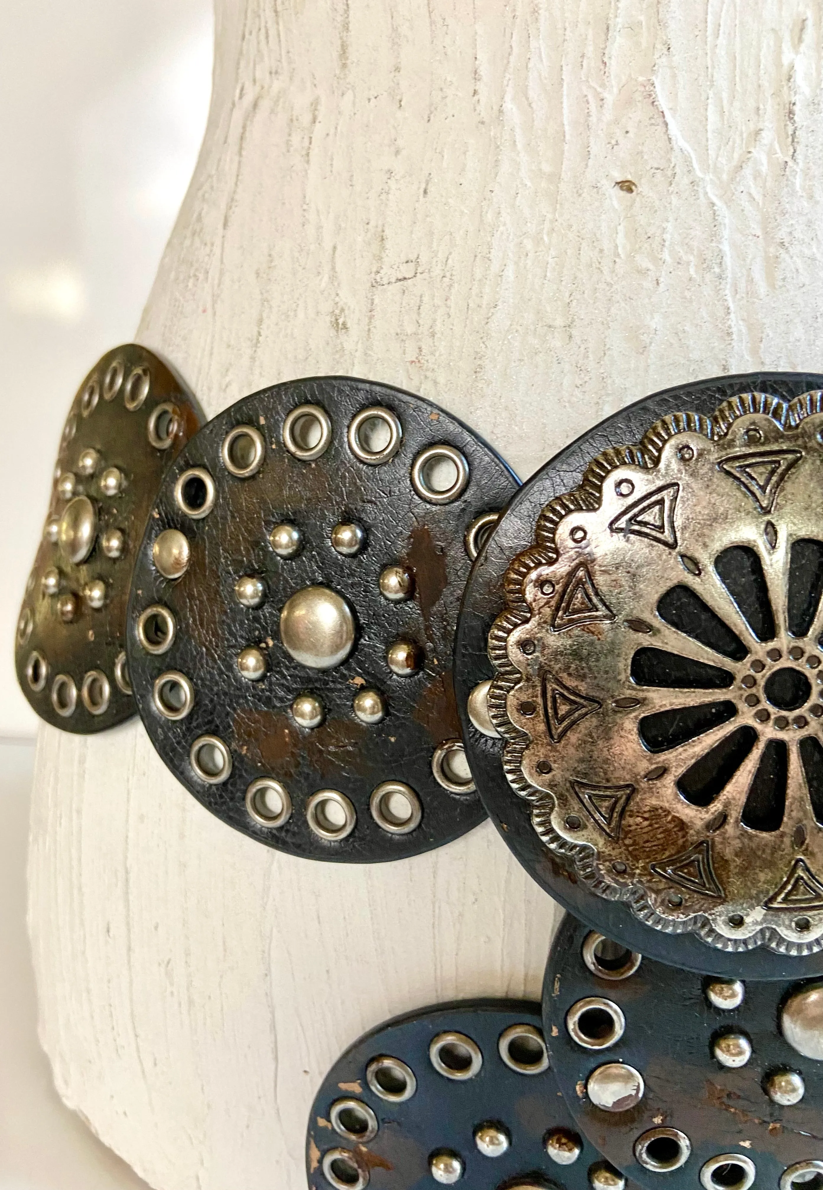 Leather circles belt